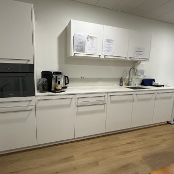 82-cabinet